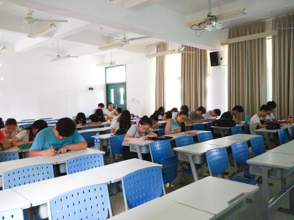 同学们在写心得