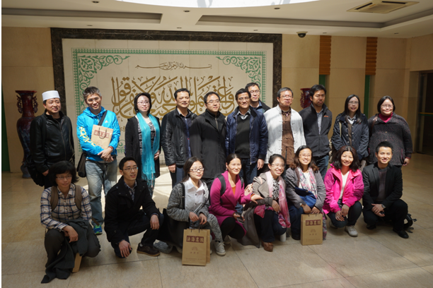 两岸学者在清真寺合影
