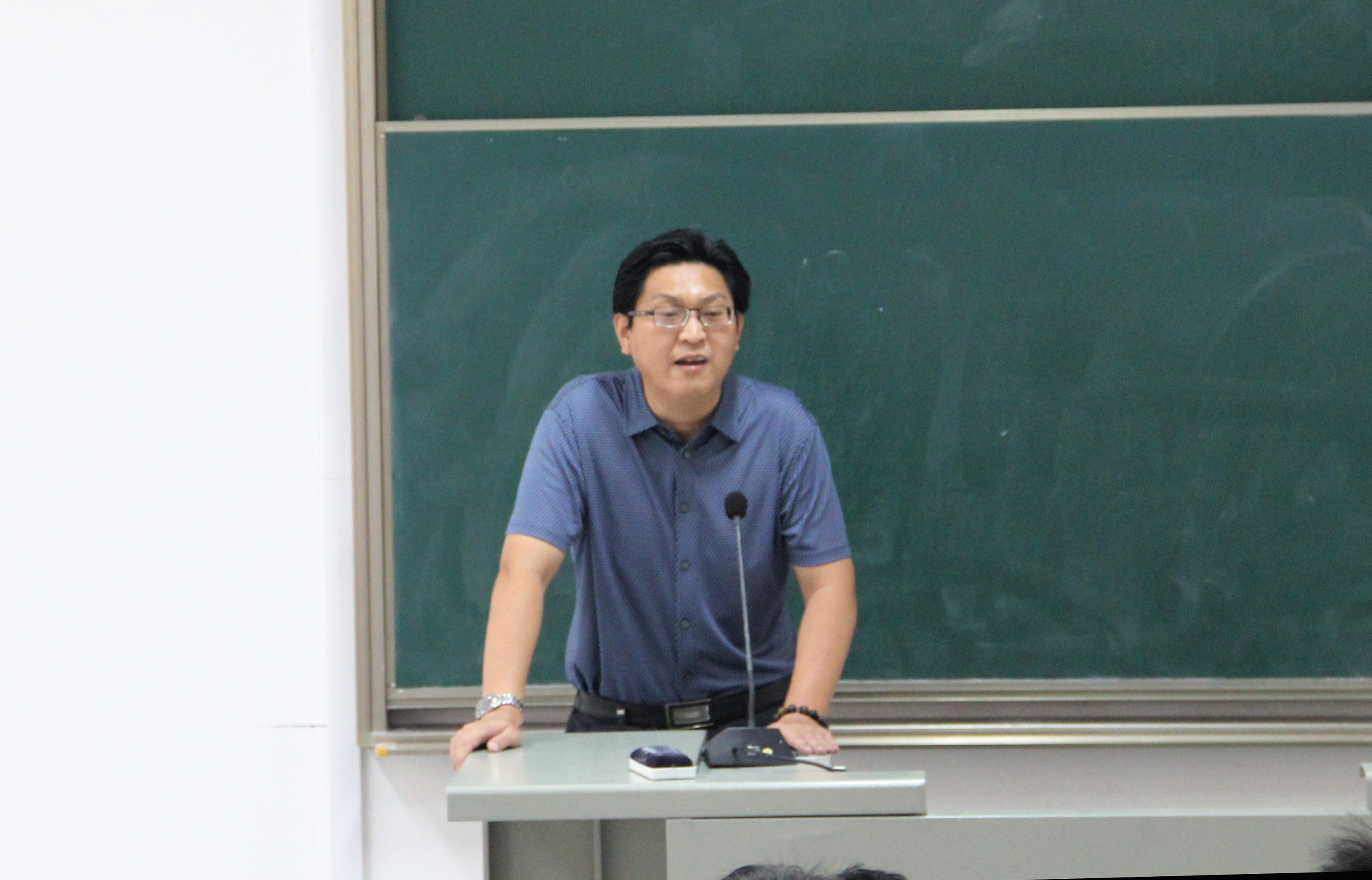 党委书记薛秀军发言