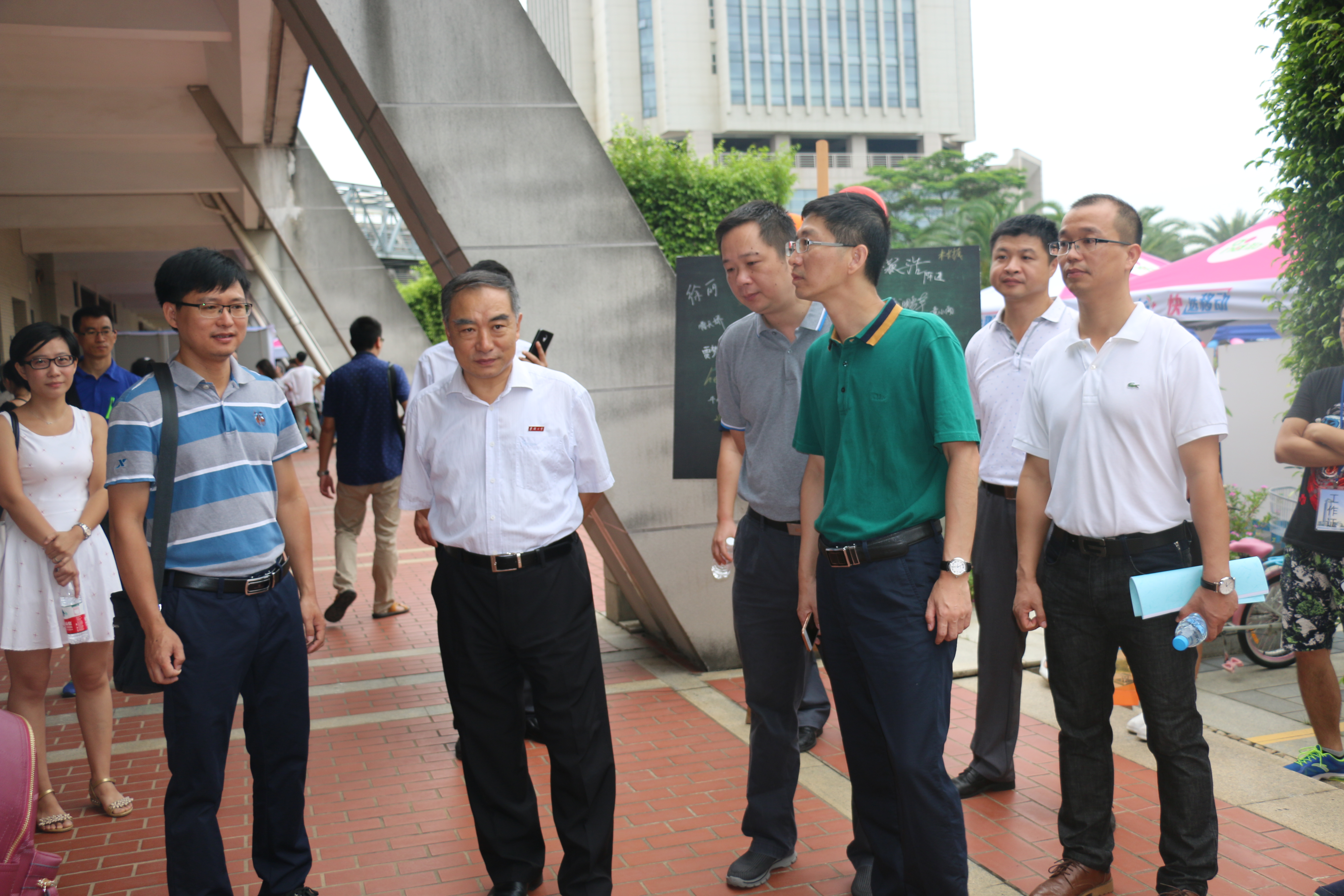 校长贾益民指导工作