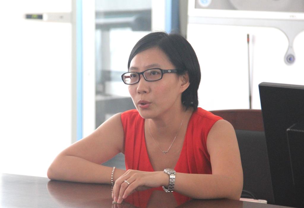 团委书记鞠芳老师主持会议